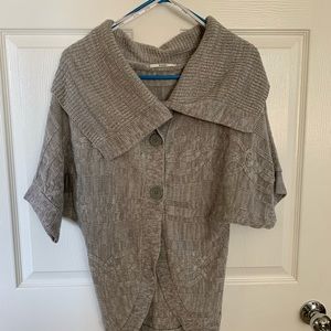 Short sleeve knitted sweater